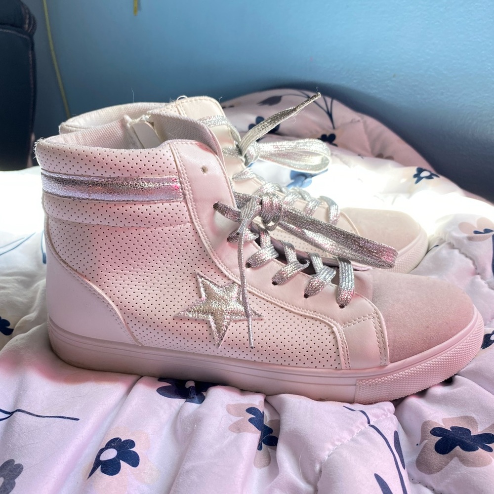 Outwoods white high top zip shoes